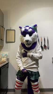 Jerking in the kitchen 🥵