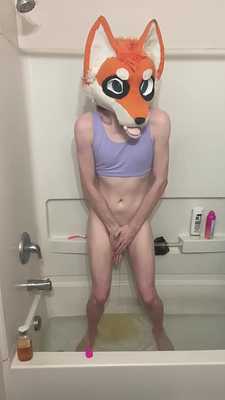 FoxieHikari Catches the Full Bladder Virus and Can't Stop Pissing
