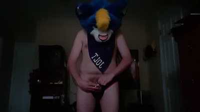 Jolt shows off his cage~ 