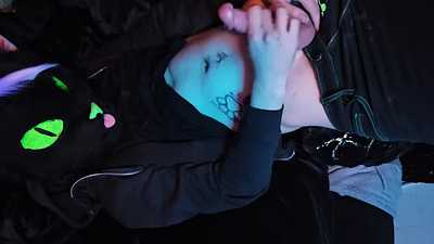 Kitty paints his whole face