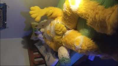 Aurora pawing~
