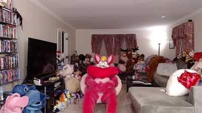 Daisy Rabbette Pawing