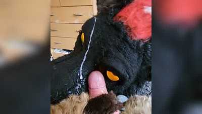 Awesome cumshot on my muzzle