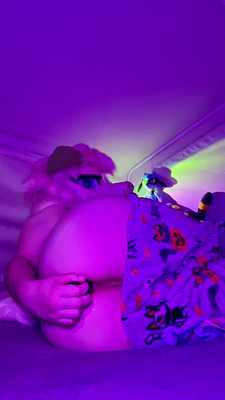 playing with my big butt and tailhole