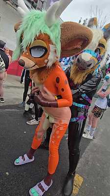 Latex Stephie Deer fucked by Jasper Hoss in Public