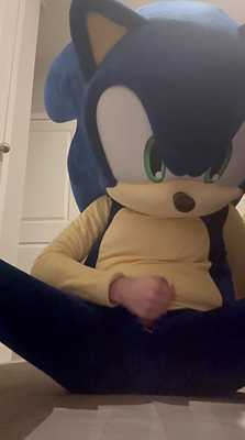 Sonic cums while sitting on the floor [old]
