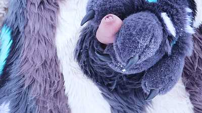 KawaTheHyeen - Jerking off in the snow 