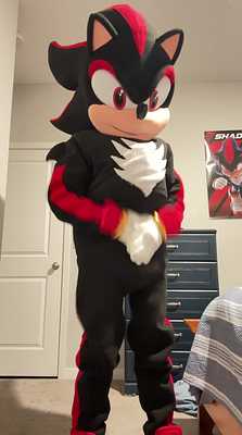Shadow rubbing his crotch