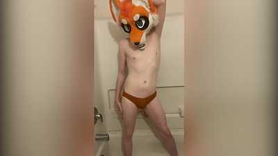 Nawty Foxxo Wets his Panties