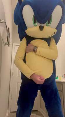 Sonic jerks off and cums