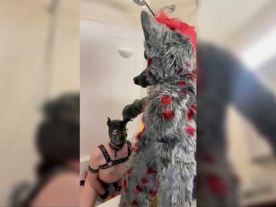 Chilli marks his territory (WS)