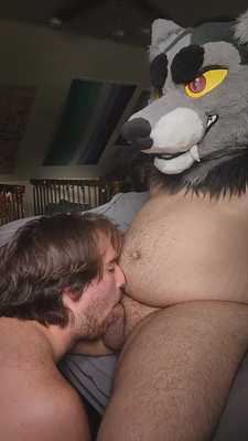 Daddy wolf gets a nice blowjob