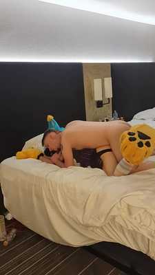 Lynx shoots massive cumshot in chastity cage while being bred