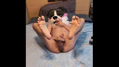 Minzi masturbates and shows paws