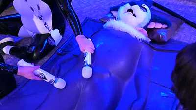 [flashing lights warning!] Vacbedded Vaporeon at AC 2022!