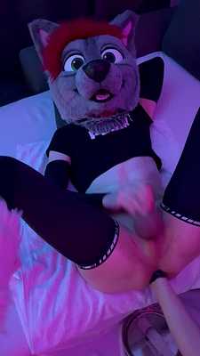 Cumming while getting fisted