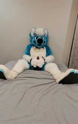 Husky jacks off a strapon and selfsucks