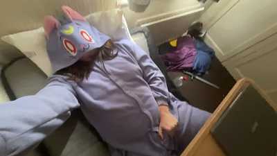 Pawing off in a Luna kigu.