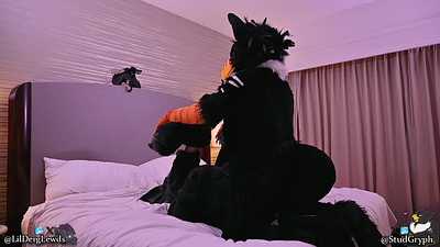 Gryphon Takes a Dragon's Tailhole Virginity