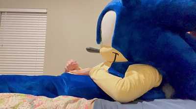 Sonic in bed cums on himself! [old]