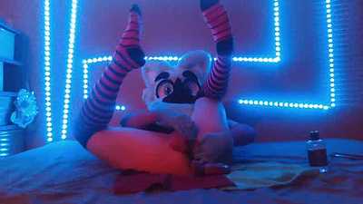 No one around to play with? Just creampie yourself!!