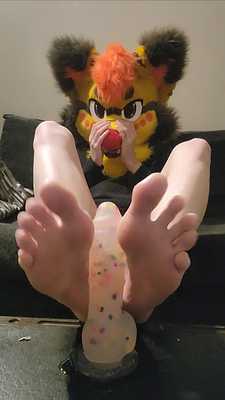 Lemon giving a dildo a footjob