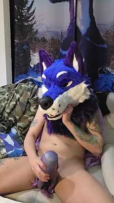 Fun with a octopus pussytoy 😈