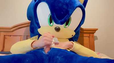 Sonic cums on himself in bed [old]