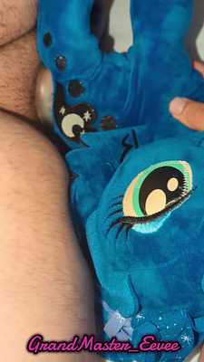 Hotel room fun with Luna