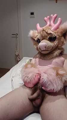 Deer gives himself a hoofjob