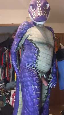 Gaytor shows off murrsuit 