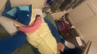 Pawing off in a Greninja kigu.