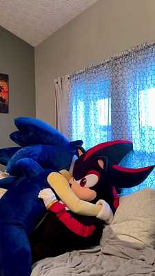 Sonadow cuddles