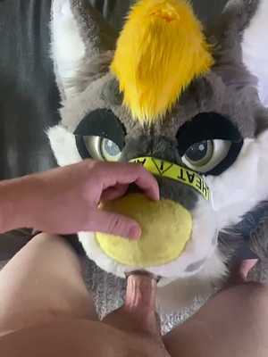 Painting my BFs fursuit