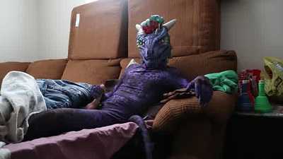 Argonian beckons the viewer while he jerks offf