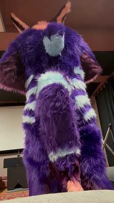 Laki does a strip tease