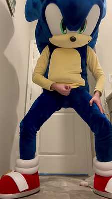Sonic cums while squatting