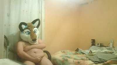 A chubby foxy just jerking off !