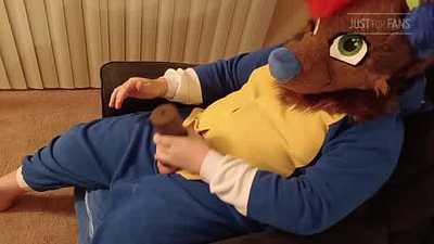 Cashy plays with Bad Dragon masturbator and cums