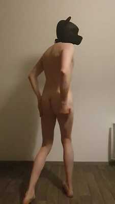 Pup twink show you his cute butt :3