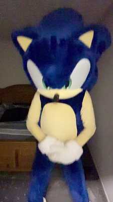 Sonic rubbing his crotch part 2