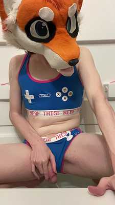 GayMurr Foxxo Can't Stop Pissing (Pissing Forever)