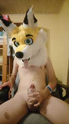 Horny Foxxo plays with fleshlight 🥴