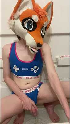 Nawty Foxxo Pisses In The Bath