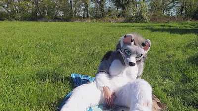 Come whit me outside the spring is here 