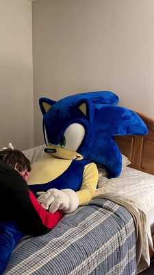 Sonic gets sucked by Shadow