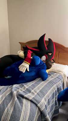 Sonadow cuddling